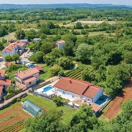 Vila Kristina Villa *